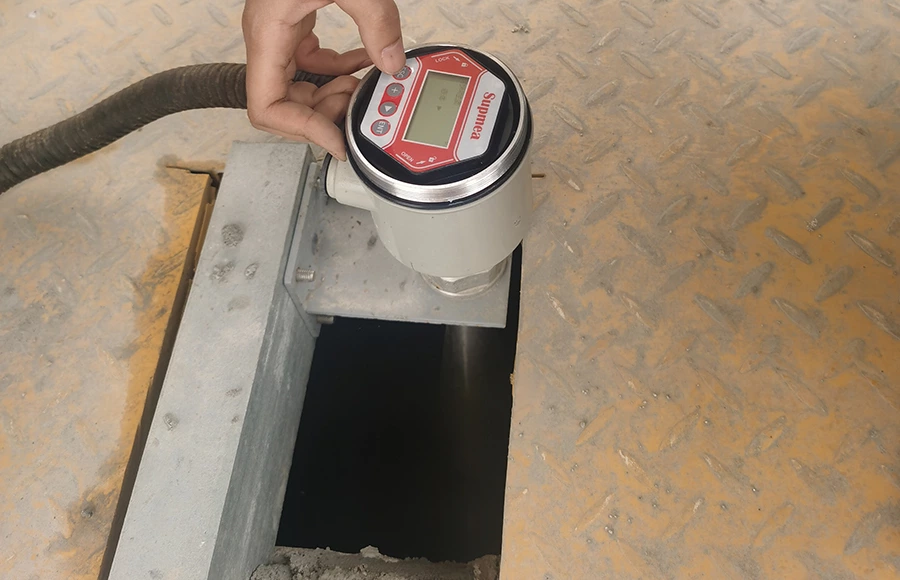 Asmik radar level transmitter